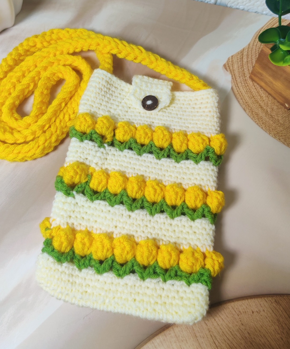 Textured Tulip Mobile Pouch