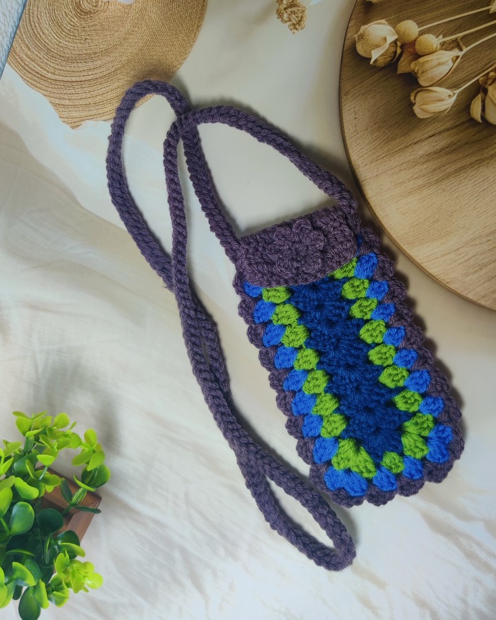 Textured Mobile Pouch