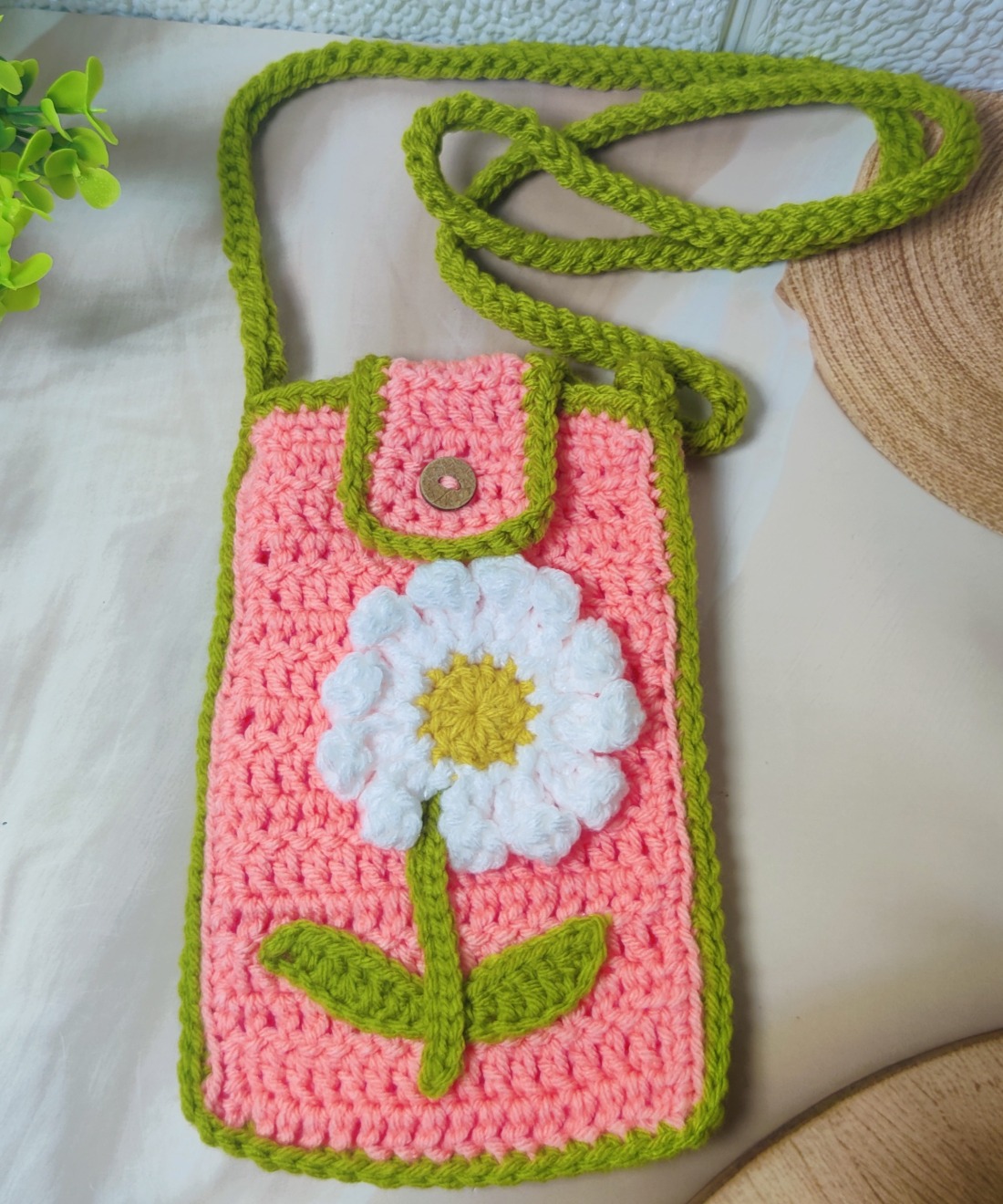 Textured Daisy Flower Mobile Pouch