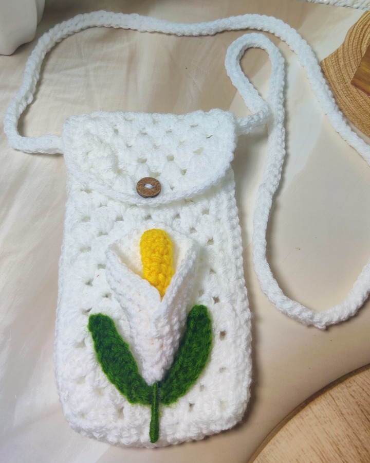 Calla Lily Mobile Pouch