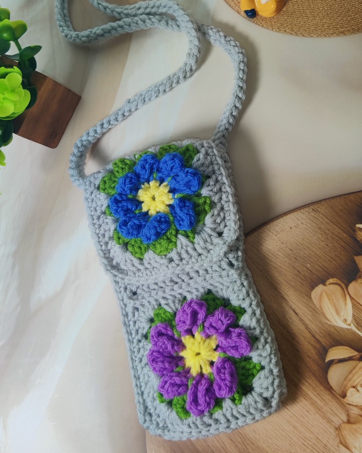 3D Flowers Mobile Pouch
